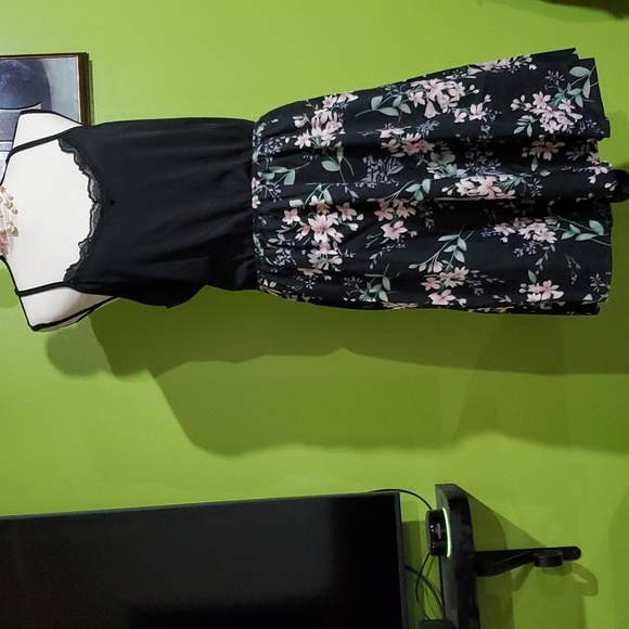 Dress - Picture 3 of 9